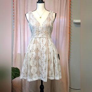 Lulu’s White Lace Bridal Dress V-Neck All of My Heart Size Small